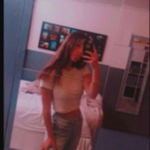 Meet your Posher, Alexis